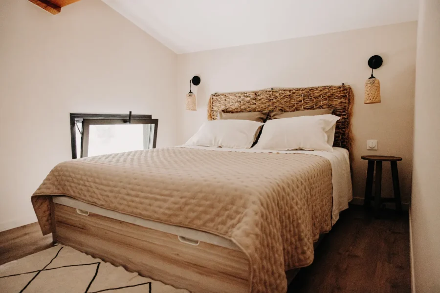 La chambre ouest de l'étage et son lit double