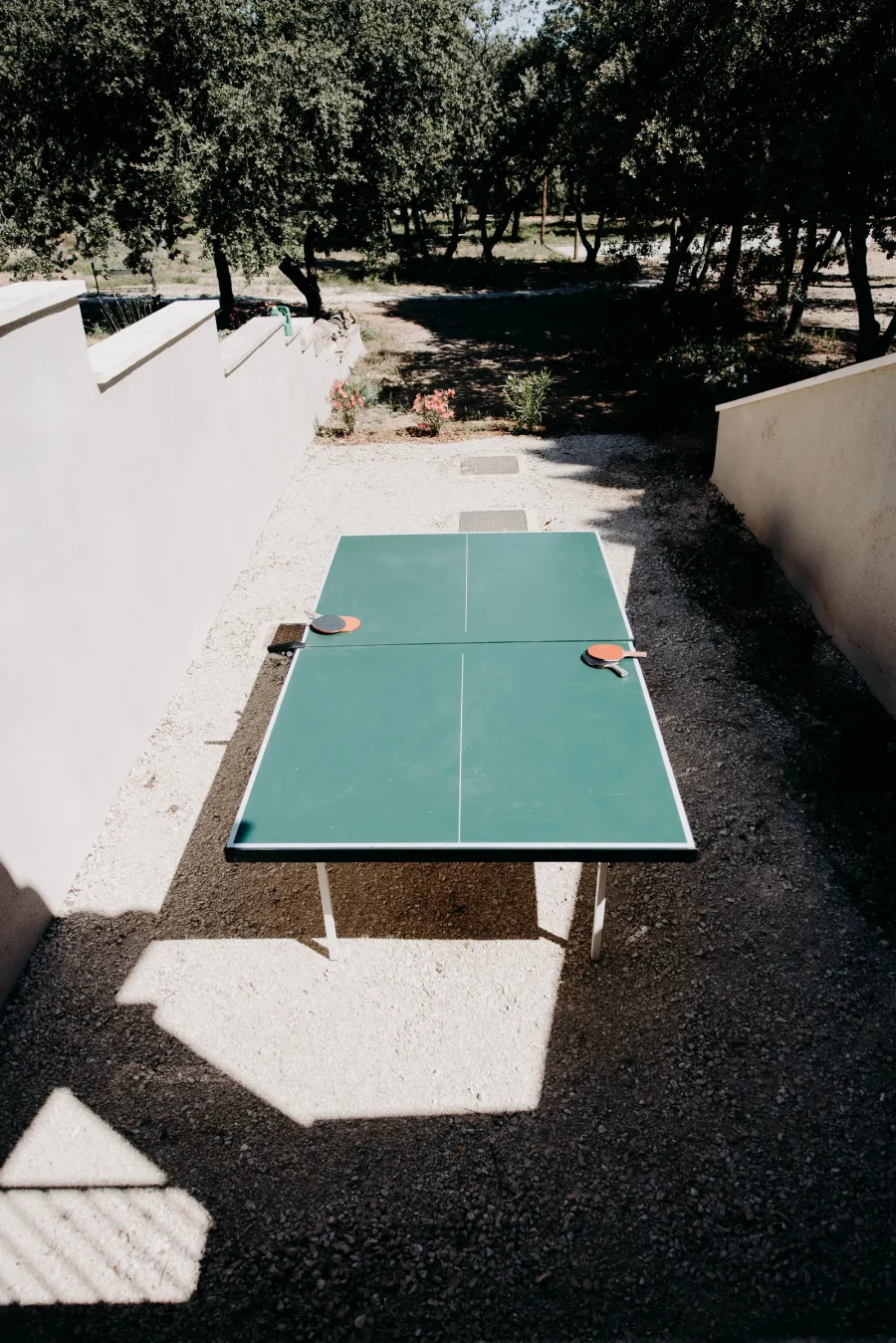 La table de ping-pong du jardin nord, vue depuis le balcon